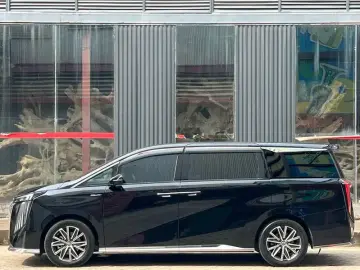 2024 GAC Trumpchi M8 с пробегом 15 000 км