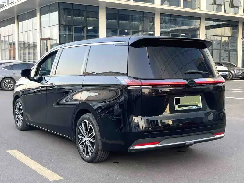 2024 GAC Trumpchi E8 с пробегом 33 000 км