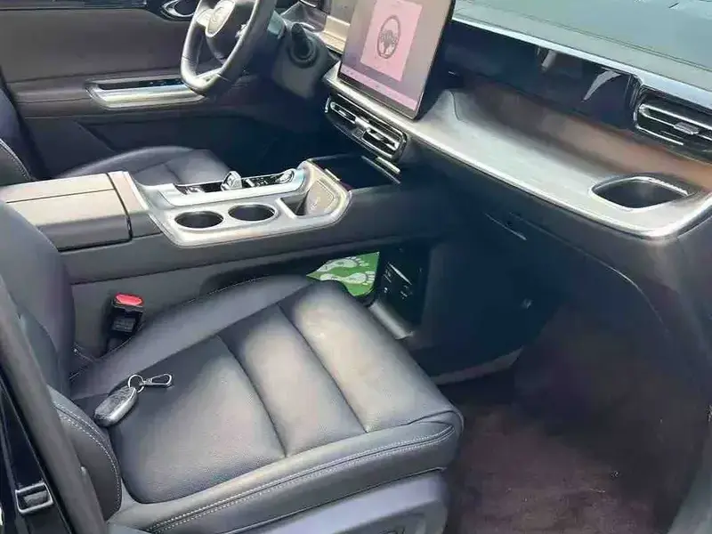 2024 GAC Trumpchi E8 с пробегом 33 000 км