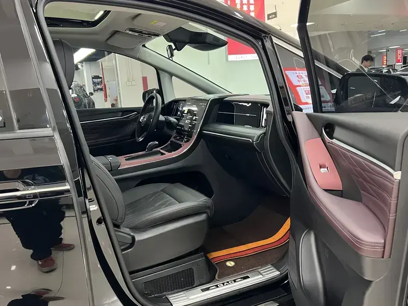 2024 GAC Trumpchi M8 с пробегом 16 000 км
