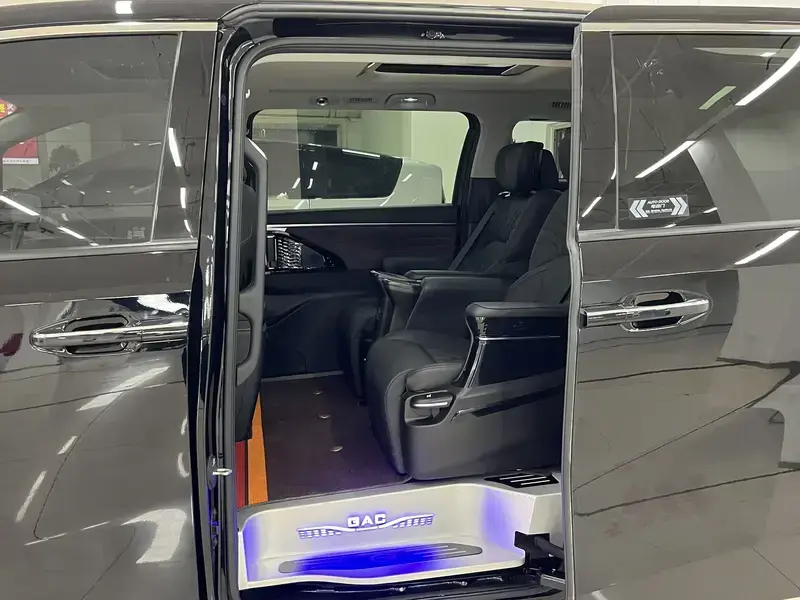 2024 GAC Trumpchi M8 с пробегом 16 000 км