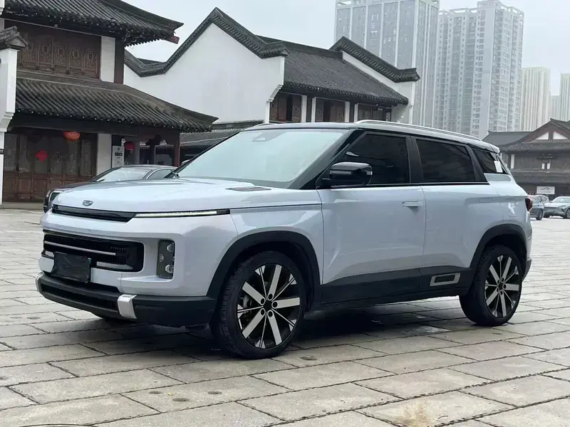 2023 Geely Icon с пробегом 24 000 км