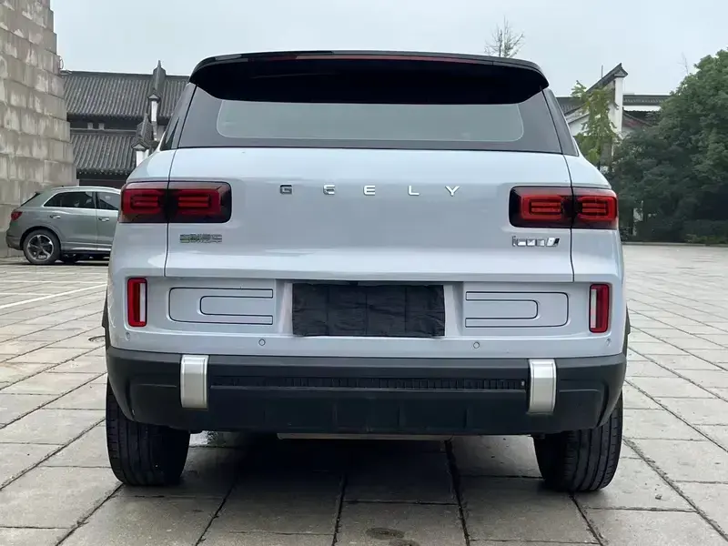 2023 Geely Icon с пробегом 24 000 км