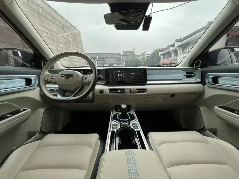 2023 Geely Icon с пробегом 24 000 км