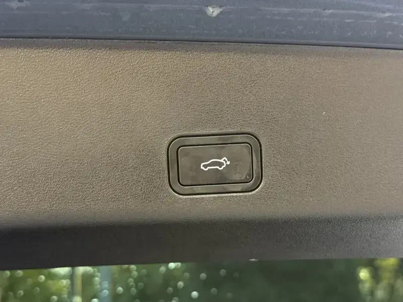 2026 Geely Monjaro с пробегом 14 000 км