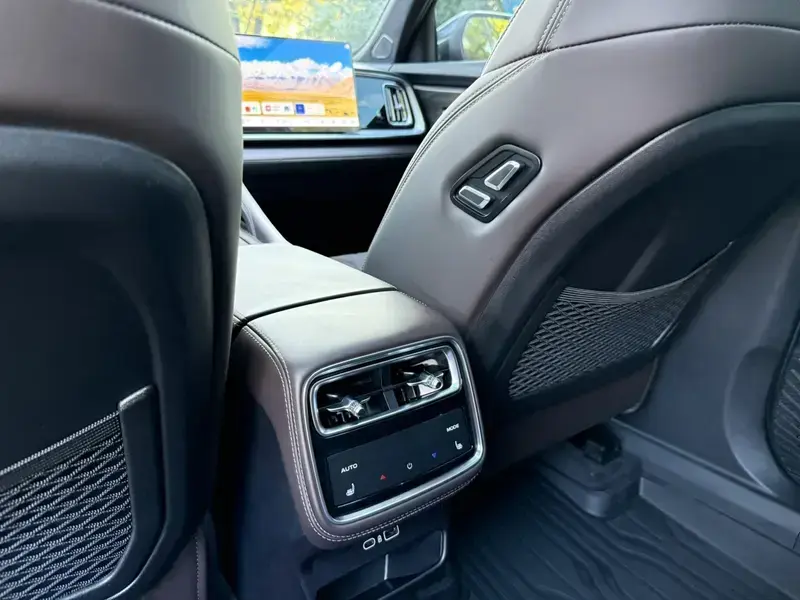 2026 Geely Monjaro с пробегом 14 000 км
