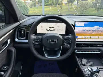 2026 Geely Monjaro с пробегом 14 000 км