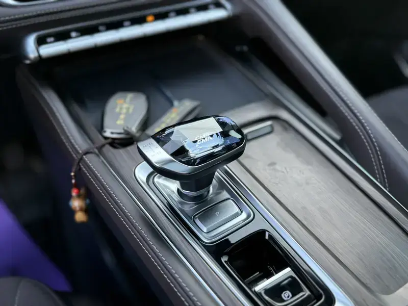 2026 Geely Monjaro с пробегом 14 000 км