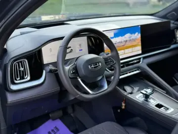 2026 Geely Monjaro с пробегом 14 000 км