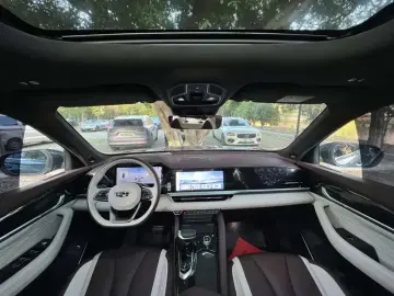 2021 Geely Monjaro с пробегом 20 000 км