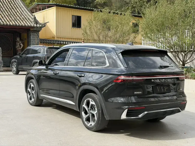 2021 Geely Monjaro с пробегом 30 000 км