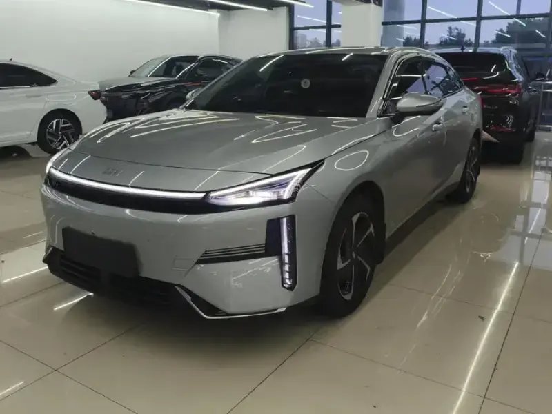 2025 Geely Galaxy L6 с пробегом 14 000 км