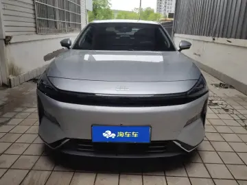 2025 Geely Galaxy L6 с пробегом 14 000 км