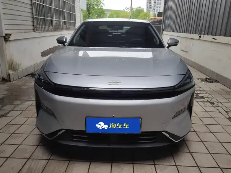 2025 Geely Galaxy L6 с пробегом 14 000 км