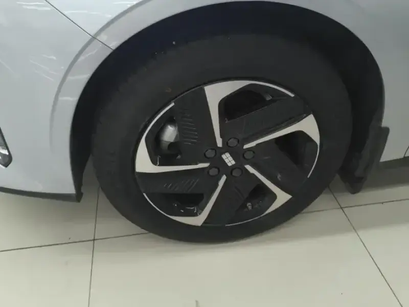 2025 Geely Galaxy L6 с пробегом 14 000 км