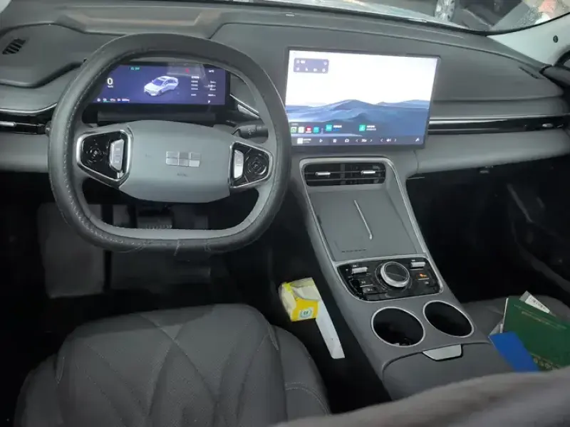 2025 Geely Galaxy L6 с пробегом 14 000 км