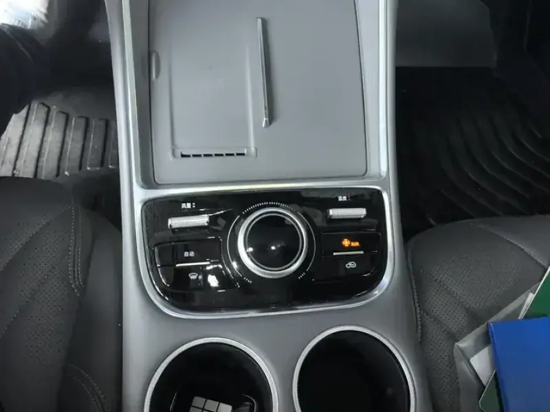 2025 Geely Galaxy L6 с пробегом 14 000 км