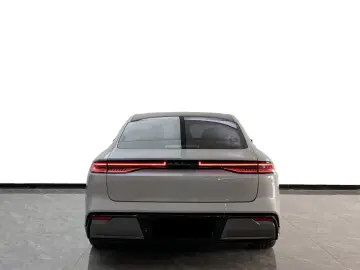 2024 Geely Galaxy E8 с пробегом 37 000 км