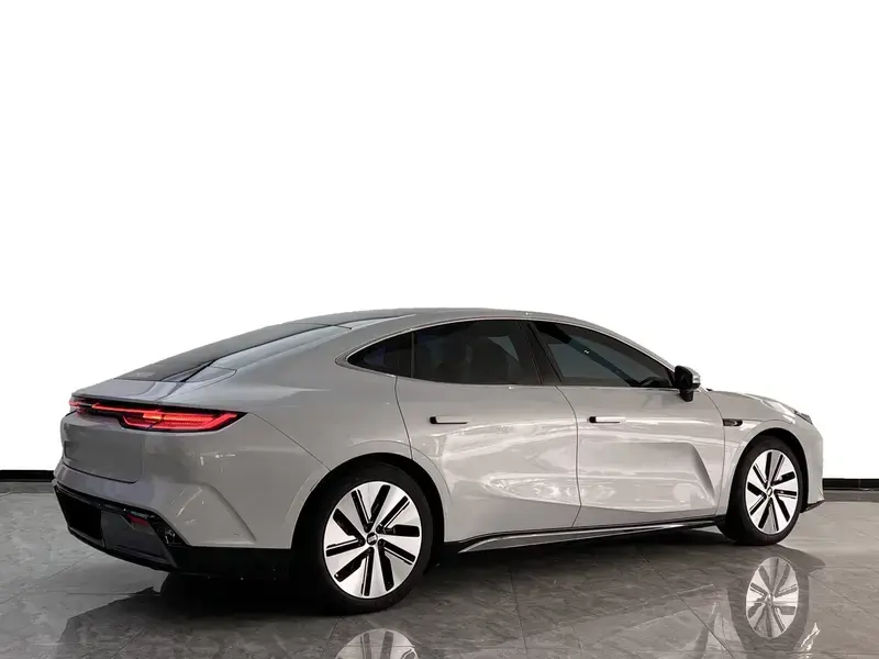 2024 Geely Galaxy E8 с пробегом 37 000 км