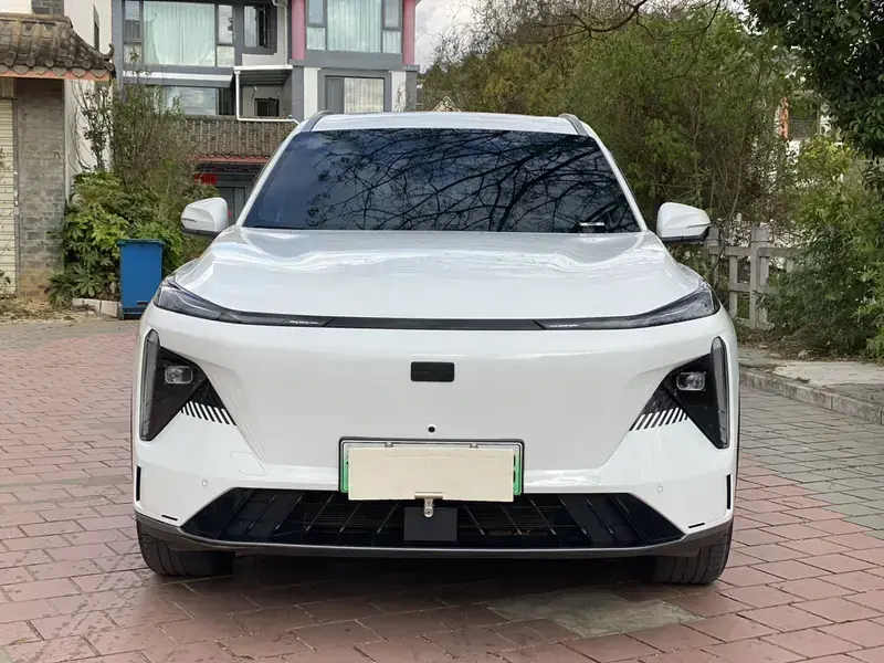 2023 Geely Galaxy L7 с пробегом 25 000 км