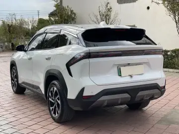 2023 Geely Galaxy L7 с пробегом 25 000 км