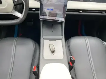 2023 Geely Galaxy L7 с пробегом 25 000 км