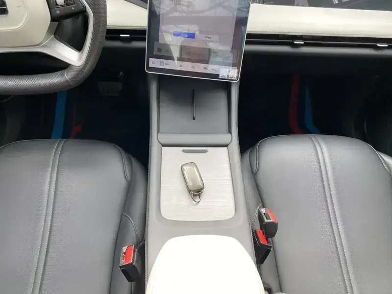 2023 Geely Galaxy L7 с пробегом 25 000 км