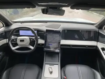 2023 Geely Galaxy L7 с пробегом 25 000 км