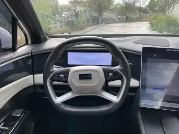 2023 Geely Galaxy L7 с пробегом 25 000 км