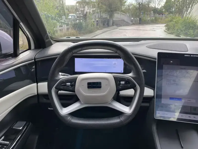 2023 Geely Galaxy L7 с пробегом 25 000 км