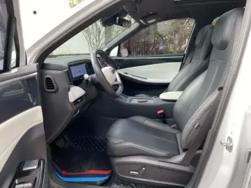 2023 Geely Galaxy L7 с пробегом 25 000 км