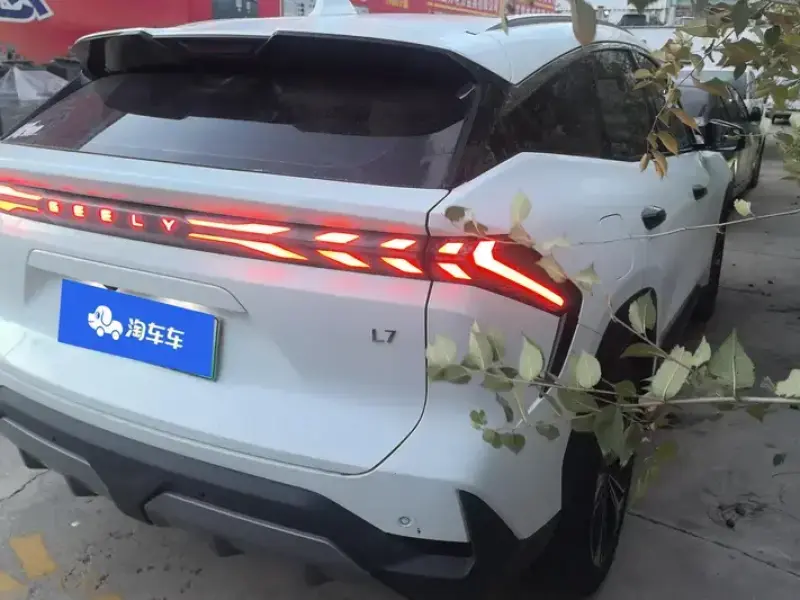 2023 Geely Galaxy L7 с пробегом 37 000 км