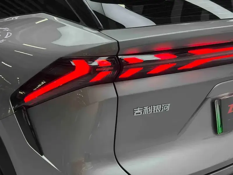 2024 Geely Galaxy L7 с пробегом 24 500 км