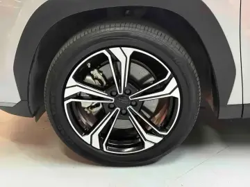 2024 Geely Galaxy L7 с пробегом 24 500 км