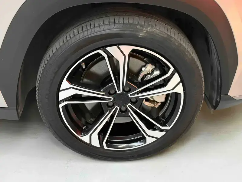 2024 Geely Galaxy L7 с пробегом 24 500 км