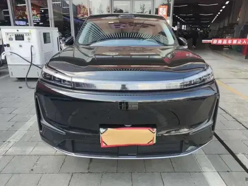 2025 Geely Galaxy M9 с пробегом 10 000 км