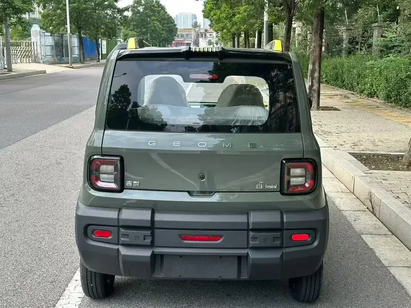 2025 Geely Panda с пробегом 15 000 км