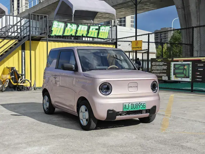 2023 Geely Panda с пробегом 15 000 км