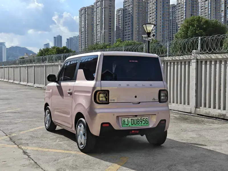 2023 Geely Panda с пробегом 15 000 км
