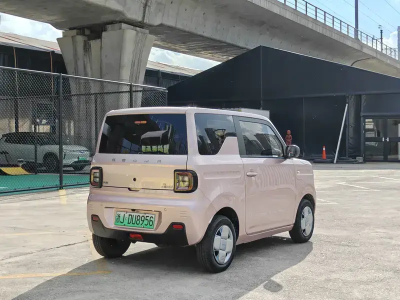 2023 Geely Panda с пробегом 15 000 км