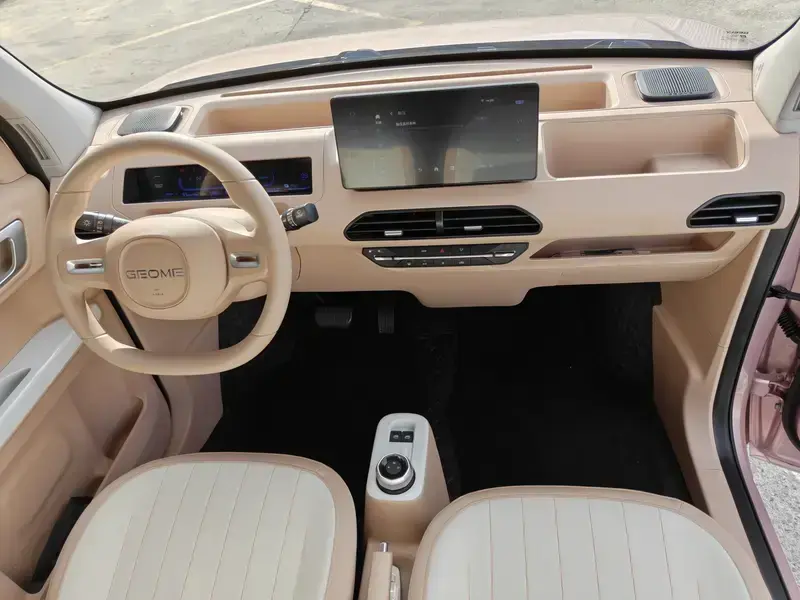 2023 Geely Panda с пробегом 15 000 км