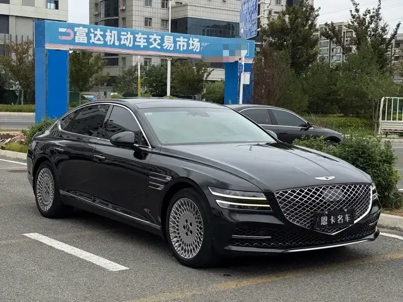 2023 Genesis G80 с пробегом 35 000 км