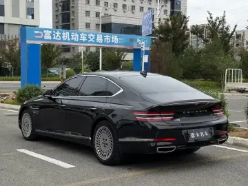 2023 Genesis G80 с пробегом 35 000 км