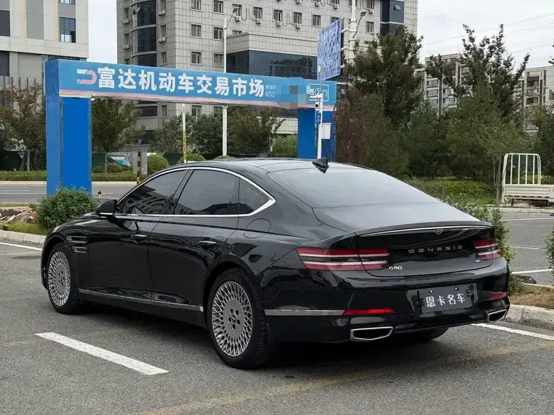 2023 Genesis G80 с пробегом 35 000 км