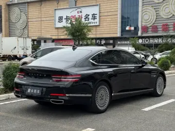 2023 Genesis G80 с пробегом 35 000 км
