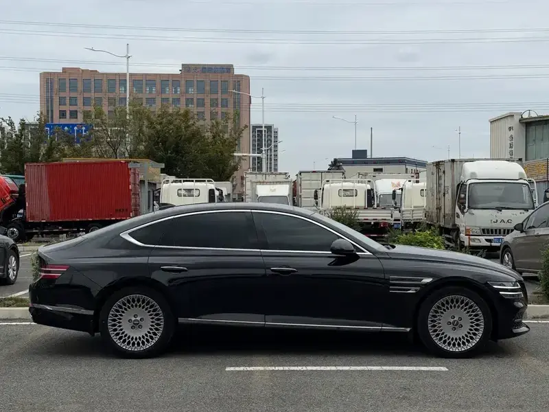 2023 Genesis G80 с пробегом 35 000 км