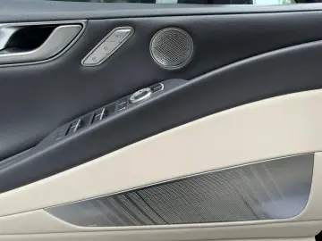 2023 Genesis G80 с пробегом 35 000 км