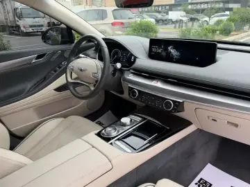 2023 Genesis G80 с пробегом 35 000 км