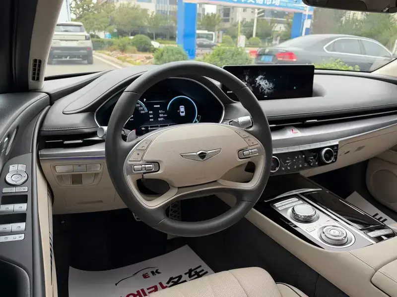 2023 Genesis G80 с пробегом 35 000 км
