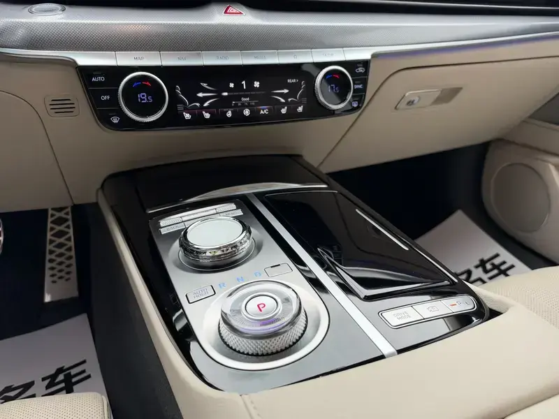 2023 Genesis G80 с пробегом 35 000 км